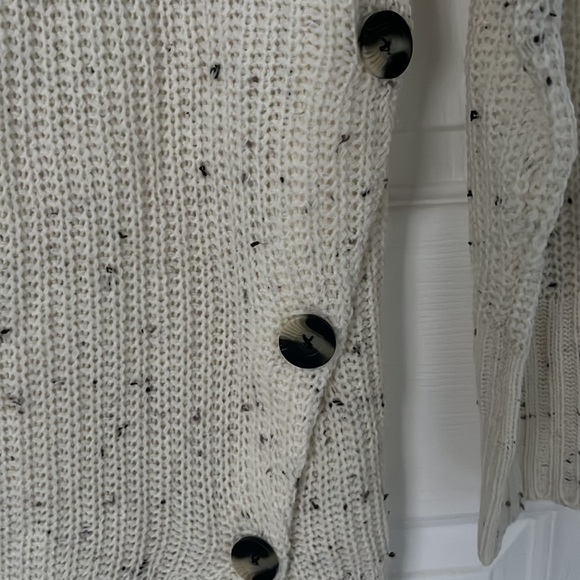Knit Spotted Turtle neck - Picture 6 of 7
